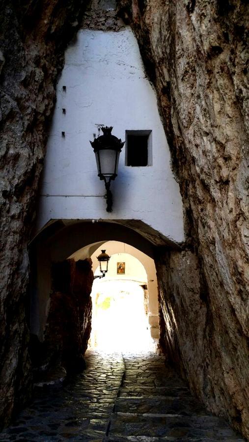 Отель Podiumberg Quatretondeta Экстерьер фото